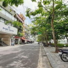 Bán nhà riêng: Tòa nhà 6 tầng thang máy mặt phố Vệ Hồ. DT 120m2, 45 tỷ. Kinh doa