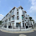 Bán biệt thự: Gia đình bán Gấp nhà phố, xây 4 tầng ngay trường FPT Long Hậu, Lon