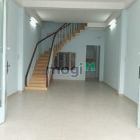 Nhà phố: Sát mặt tiền Bình Phú. 1T,1L,1Th. Sân rộng để xe hơi, mới sơn sửa