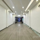 Nhà phố: Hiếm nhà mặt tiền Lê Văn Sỹ- Ngang 5m, có sân để xe rộng rãi.