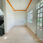 Nhà phố: Nhà Nguyên căn Ngay Cầu Vượt Ngã Tư Ga 3 lầu