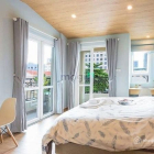 Nhà hàng - Khách sạn: CĂN HỘ Dịch Vụ BAN CÔNG LỚN Ngay TRUNG TÂM Quận 10