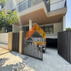 Văn phòng: ỐI ZỒI ÔI- TRÌNH là gì dạ thưa LÀ Villa MYSTERY Q2  đẹp vô đối LUÔN ạ