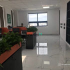 Văn phòng: Cho thuê văn phòng diện tích vừa nhỏ, có sẵn nội thất văn phòng