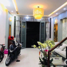 bán nhà 1 trệt 3 lầu shr chính chủ công chứng ngay