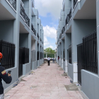 bán nhà ngay chợ hưng long,1 lầu 1 trệt