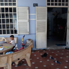 bán nhanh nhà gốc 2 mặt tiền cách đường 15m