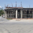 Suất nội bộ cần bán gấp nhà 1 trệt 2 lầu gần chợ 147 m2  lh 0939.22.20.25