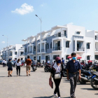 bán nhà phố xây sẵn 1trệt 2lầu tại khu du lịch thác giang điền,giá quá sốc