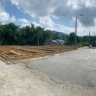 Hiện em còn khu 6 lô đất tại mặt đường chính phú mãn quốc oai ,hà nội . Sổ đỏ