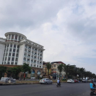 giữa ngã ba vòng xuyến Văn Cao Trích Sài, 92 mét vuông