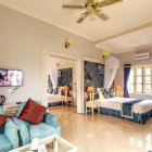 Biệt thự 5*  giữa đảo sen có bể khoáng nóng tại biệt thự