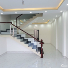 Nhà đẹp nội thất cao cấp SHR cách Chợ và UBND Hưng Long 900m