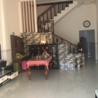 cần bán căn nhà mới xây . 
1pn 1 k . cầu thang lên mê
7x 20 full thổ cư