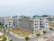 chính chủ cần bán shohouse mặt tiền. 1 trệt ba lầu.vị trí đẹp.