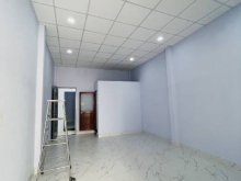 Ngang 4m, 36m2, 2pn2wc. Hẻm xe hơi vào nhà và thông các hướng. Nhà còn mới. Sạch