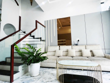 4 tầng, ngang 5 - đường xe hơi tránh - chỉ 6tỉ150 thương lượng.