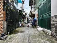 Nhà cũ tiện xây mới ngang 3.9m, 64m2. Hẻm 3m. Sổ vuông vức. Chuẩn 