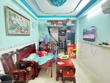 Nhà Gốc 2 mặt tiền quận 4 cách mặt tiền đường chính 30m² 1trệt lầu 2pn 2wc 