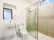 Ngang 5m, 63m2, 4 tầng, 5pn6wc. Hẻm 5m thẳng, xehoi vào nhà. Khu vực an ninh. @