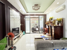 Ngang 4m, 59m2, 4 tầng, 5pn6wc, nhà còn mới. Hẻm 3m thông, gần mặt tiền đường @