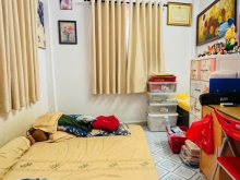 ngang 5.6m, 33m2, 2pn2wc.Hẻm trước nhà 8m, xe đậu thoải mái. Sơn phết lại là ok