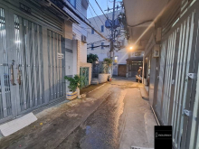 ngang 4m, 44m2, 4 tầng, 3pn4wc. Hẻm xe hơi đậu cửa. Pháp lý chuẩn 