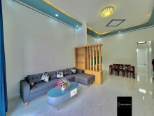 Nhà đẹp full nội thất (5*23) Long Khánh giá chỉ 1 tỷ 550 đường xe tải vô tới nhà