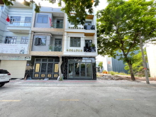 Nhà 1 trệt 2 lầu full nội thất, KDC Đại Ngàn, gần ngã 6 An Phú, 1937 Thuận An