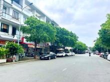 NHÀ MẶT TIỀN KINH DOANH ĐƯỜNG 26M NGAY PHẠM VĂN ĐỒNG - 105M2 4 TẦNG