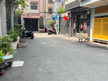 Nhà cũ tiện xây mới, ngang 3m, 40m2, hẻm xe hơi, pháp lý chuẩn.