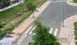 Cần tiền bán lô đất mặt tiền đường dự án Lê Phong Bình Chuẩn, sổ riêng, c/chủ