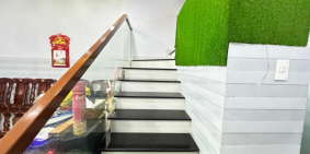 1 TRỆT 1 LẦU MỚI ĐẸP-CÓ SÂN ĐẬU Ô TÔ–XÁCH VALI VÀO Ở NGAY