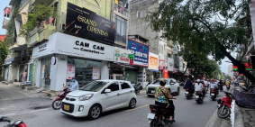 Nhà mặt phố  vừa ở vừa kinh doanh hoặc cho thuê.  