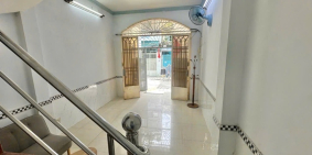 Nhà ngang hơn 3m, nở hậu tài lộc, mới @