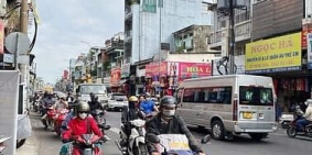 Bán nhà riêng: Bán Nhà mặt tiền Lạc Long Quân Quận Tân Bình, 75m2, 7 tầng thang 