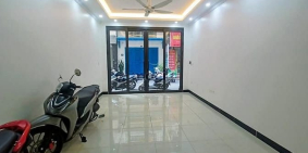 Bán nhà riêng: Bán tòa nhà kính Trần Quốc Hoàn