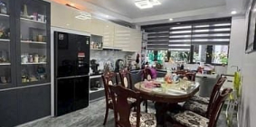 Bán nhà riêng: Bán nhà đẹp mới 3 lầu, mặt tiền KD Nguyễn Lương Bằng trung tâm Đà