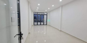 Bán biệt thự: Cần bán nhà MT Bàu cát. 4x19. 1 trệt 1 lửng 3 lầu. Pháp lí chuẩn