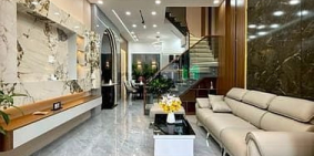 Bán nhà riêng: Nhà bên trường học, đường thông xe hơi, DT:4x13.5M, Trệt, 2Lầu, 3