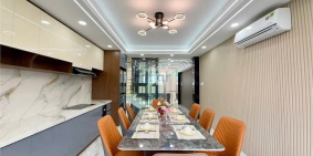 Bán nhà riêng: Nhà có thang máy, bên UBP và trường học, DT:4x20M, Lửng, 3 Lầu, 4