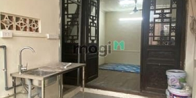 Bán căn hộ chung cư: Tập thể Hàng Bè_Hoàn Kiếm_Tầng 3_sân rộng_70m2 2pn chỉ 5,4