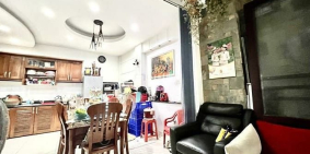 Bán nhà riêng: Q1-Lê Thị Riêng- Hẻm xe hơi thông- cách mặt tiền 100m- 5 tầng 5PN