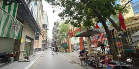 Bán nhà riêng: Bán nhà Phố Bạch Mai, Ngõ 3 gác,  DT: 80m2, MT: 10,8m, GIÁ: 13 tỷ