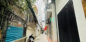 Bán nhà riêng: Pháo Đài Láng 4 tầng 34m2 , Mt 3.5m, ngõ thông gần phố , 9,6 tỷ