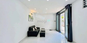 Bán nhà riêng:  Sát Q1 - 4 tầng, ngang 10M - hẻm xe hơi, CÓ VỈA HÈ - CHỈ 3 TỶ 8