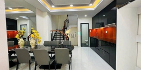 Bán nhà riêng: Giảm gấp 2 TỶ còn 4 TỶ 300 TLNhà ngang 4.5M CÁCH MT NGUYỄN ĐÌNH