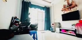 Bán nhà riêng:  Nhà đúc trệt lầu // Quang Trung p14 GV  DT : 4 X 11.5 PK, PB, 