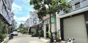 Bán nhà riêng: Bán nhà xe hơi vào tận nơi – đường trước nhà 8m – huỳnh tấn phát 