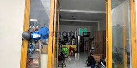 Bán nhà riêng: Bán nhà 2 tấm đường bờ sông gần chợ Bà Hom